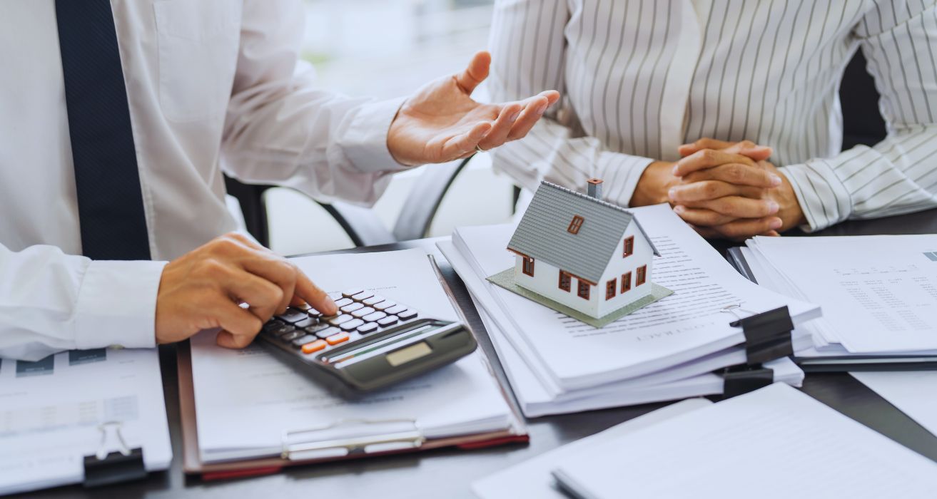 Image related to investing in Noida